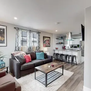 Remodeled Bunkhouse In Holiday home Denver